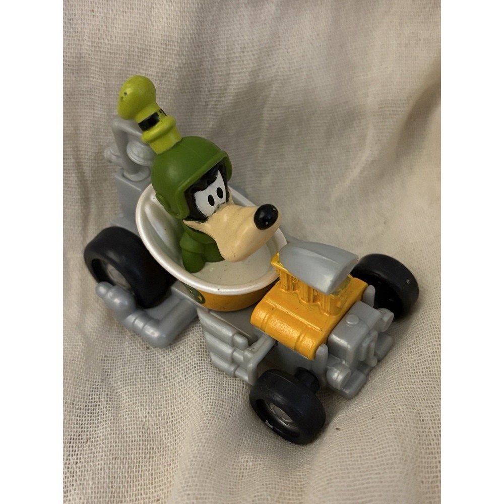 Mattel Disney‎ DTT 53 2016 Racing Car Goofy Cars Movie